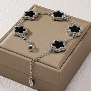 Flower Shape Bracelet With Shiny Cubic Zircon Adjustable Chain